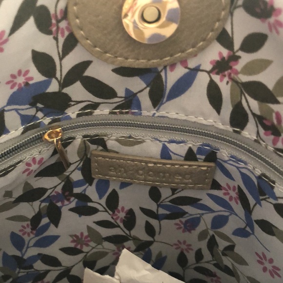 NWT Ahdorned Faux Leather Classic Messenger Crossbody w/2 Straps - Picture 5 of 7